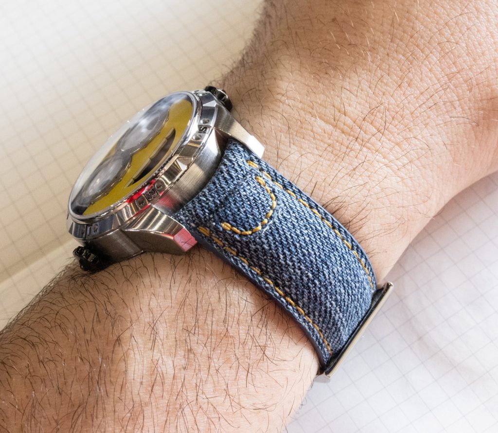 Konstantin Chaykin Minions Wristmons watch 12 1024x891 - Konstantin Chaykin Wristmons Minions Watch thiết kế mặt ấn tượng