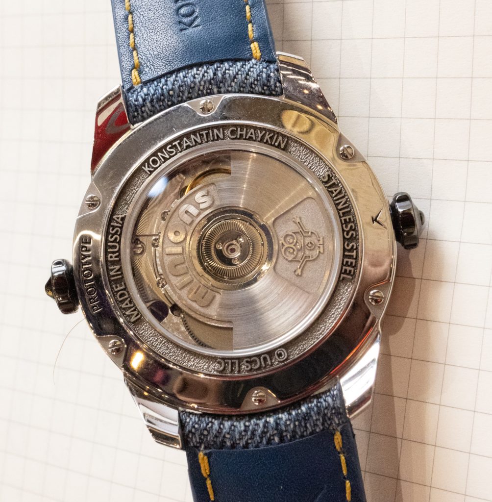 Konstantin Chaykin Minions Wristmons watch 4 1004x1024 - Konstantin Chaykin Wristmons Minions Watch thiết kế mặt ấn tượng