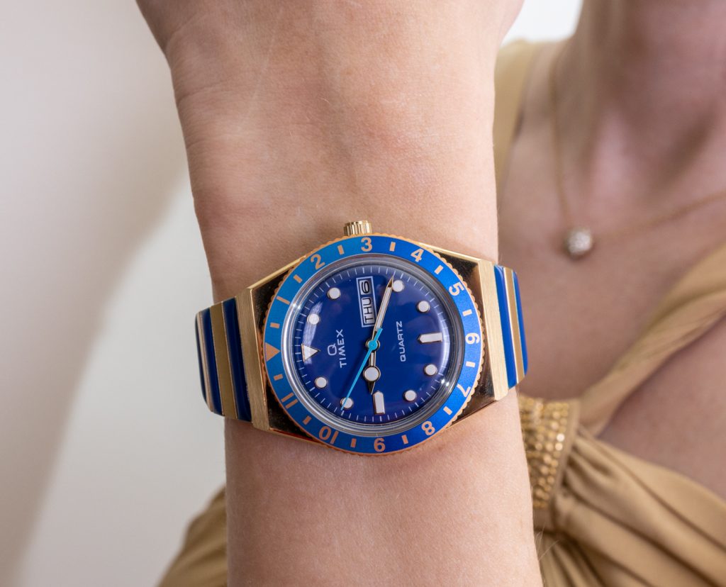 Timex M79 Automatic and Q Malibu blue watch 1 1024x828 - Đồng hồ Timex M79 Automatic & Q Malibu giá bao nhiêu?